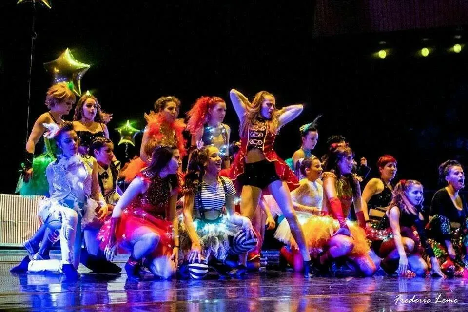 dance crew (2)